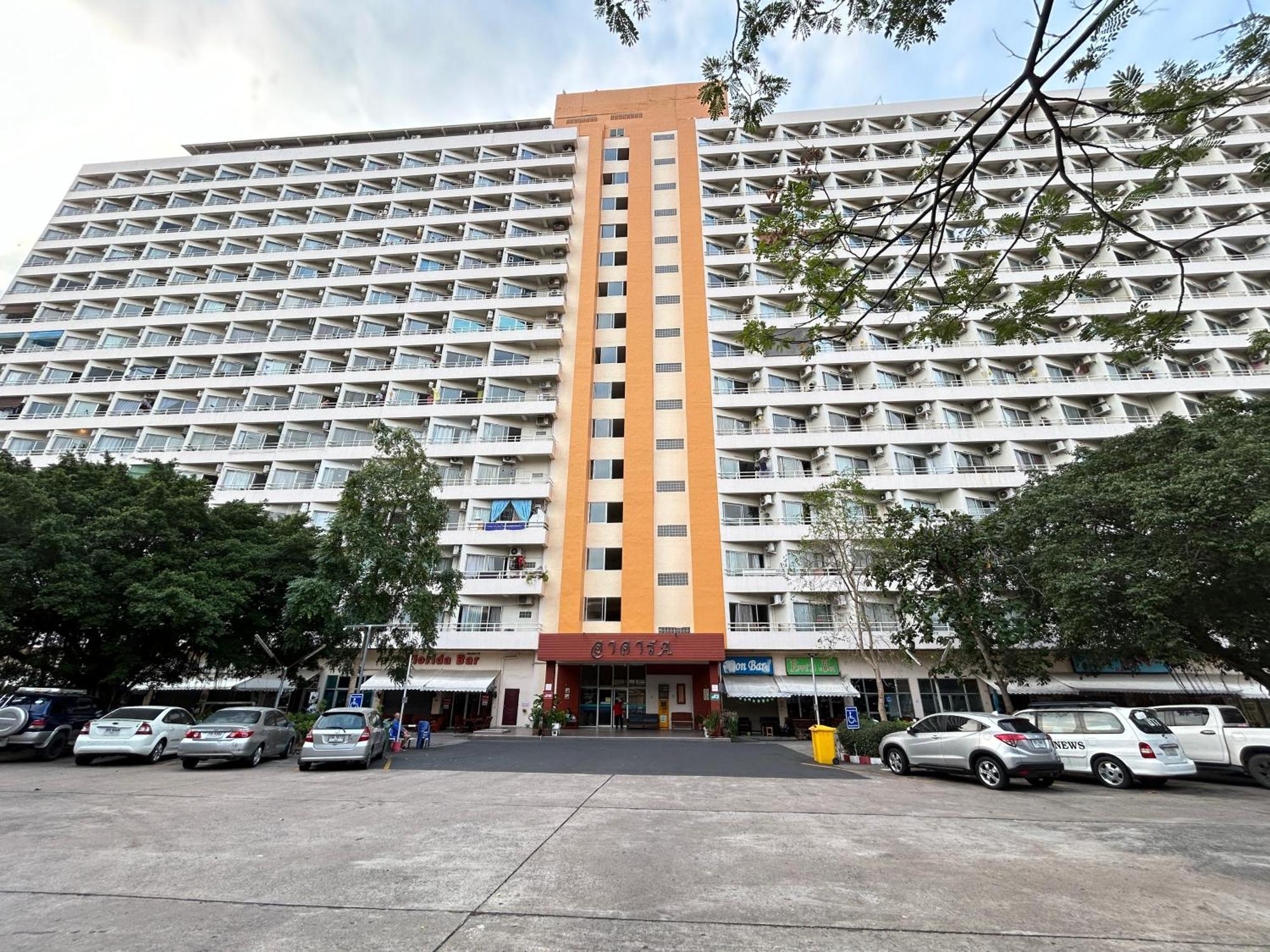 Mina 美景公寓酒店 Pattaya Bagian luar foto