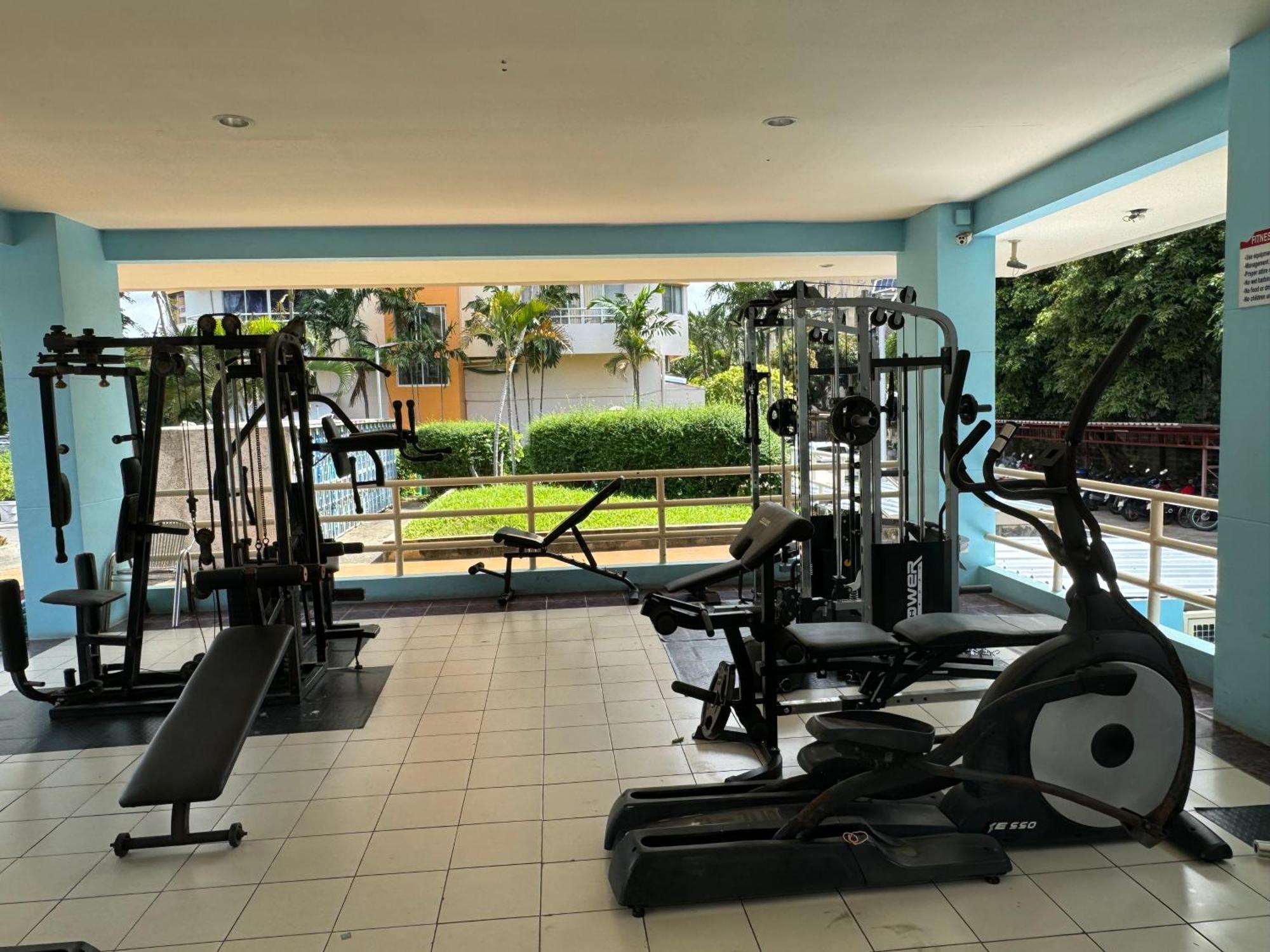 Mina 美景公寓酒店 Pattaya Bagian luar foto