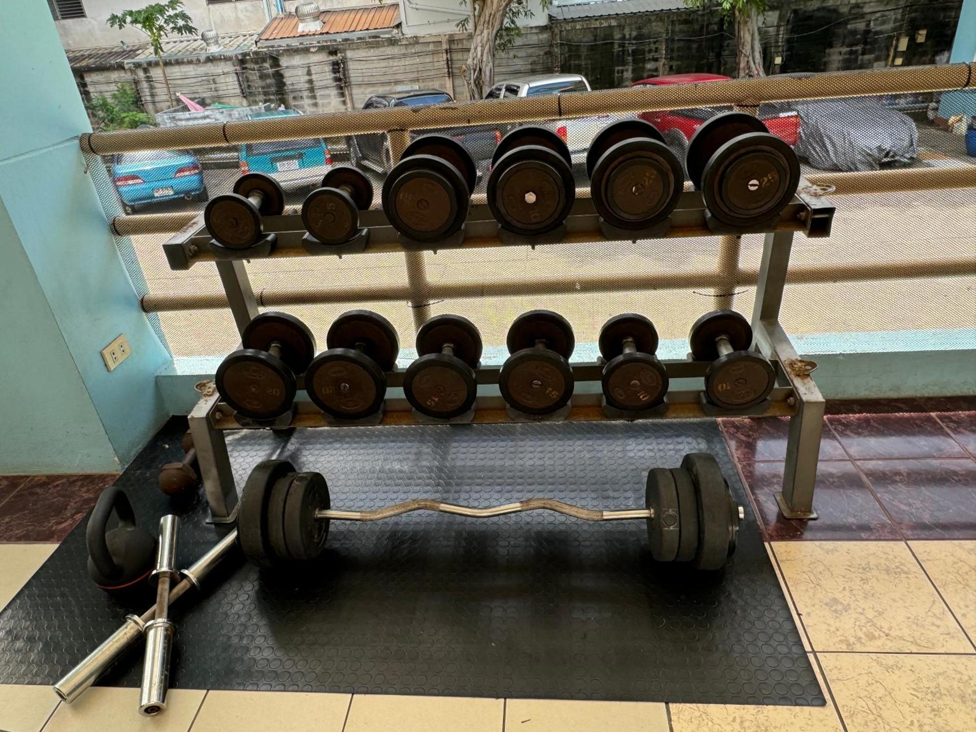 Mina 美景公寓酒店 Pattaya Bagian luar foto