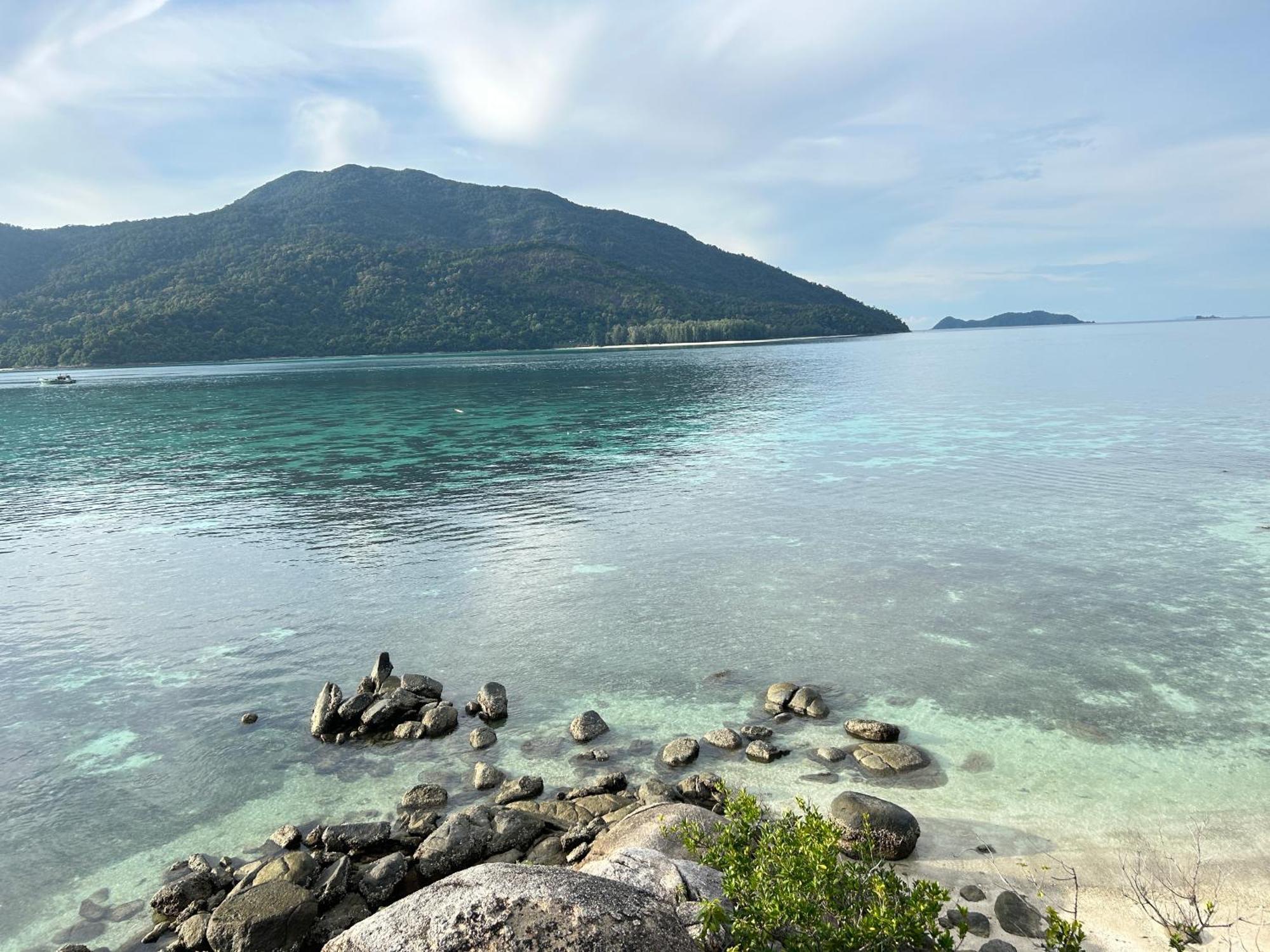 Mina 美景公寓酒店 Pattaya Bagian luar foto