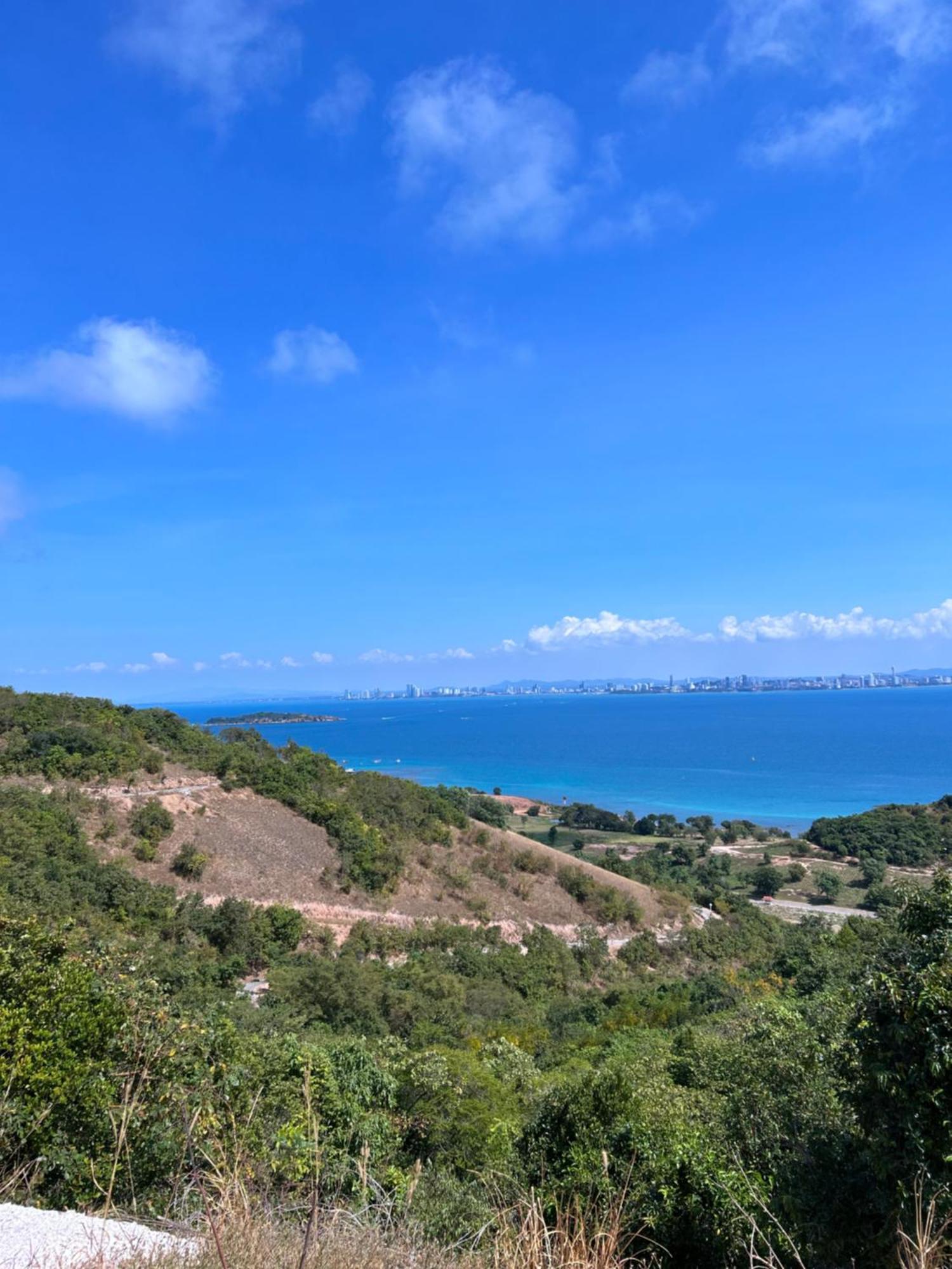 Mina 美景公寓酒店 Pattaya Bagian luar foto